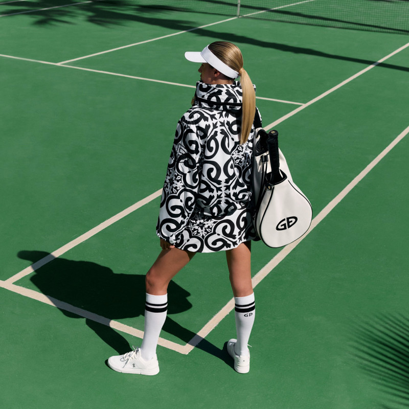 Novinka z kolekce GOLDBERGH z vás udělá hvězdu kurtu i mimo něj, jak se vám líbí nový vzor? 🎾🤍🖤