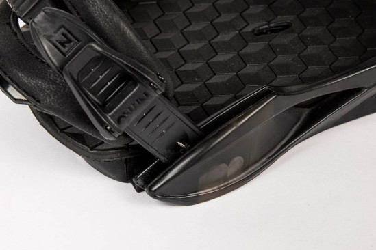 detail Juniorské vázání na snowboard Nitro Mini Charger Black