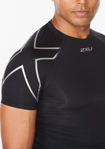 detail Pánské  triko 2XU Core Compression Short Sleeve