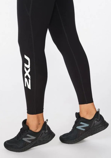 detail 2XU Form Stash Hi-Rise Comp Tights