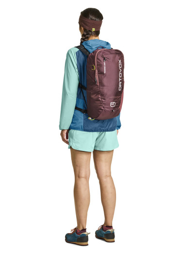 detail Batoh Ortovox Traverse Light 20 Winetasting