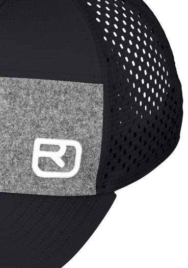 detail Pánská kšiltovka Ortovox Logo Air Trucker Cap Black Raven  