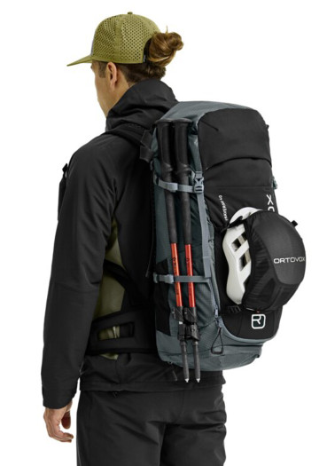 detail Batoh Ortovox Traverse 40 Black Raven 40 Liter