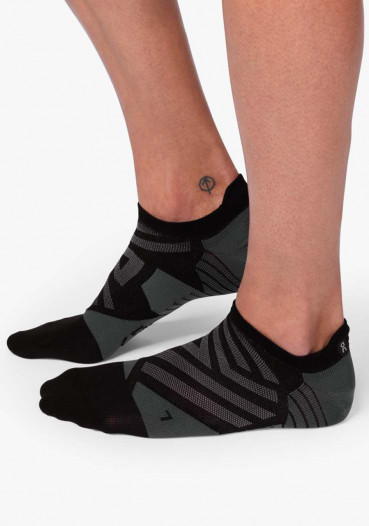 detail Pánské ponožky On Running Low Sock M Black/Shadow